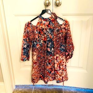 Girls Size 7 floral print peekaboo shoulder dress